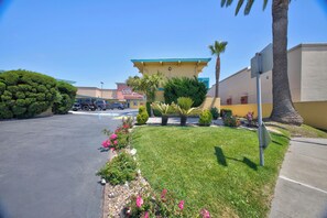 Exterior - Seaside Inn (Seaside)
