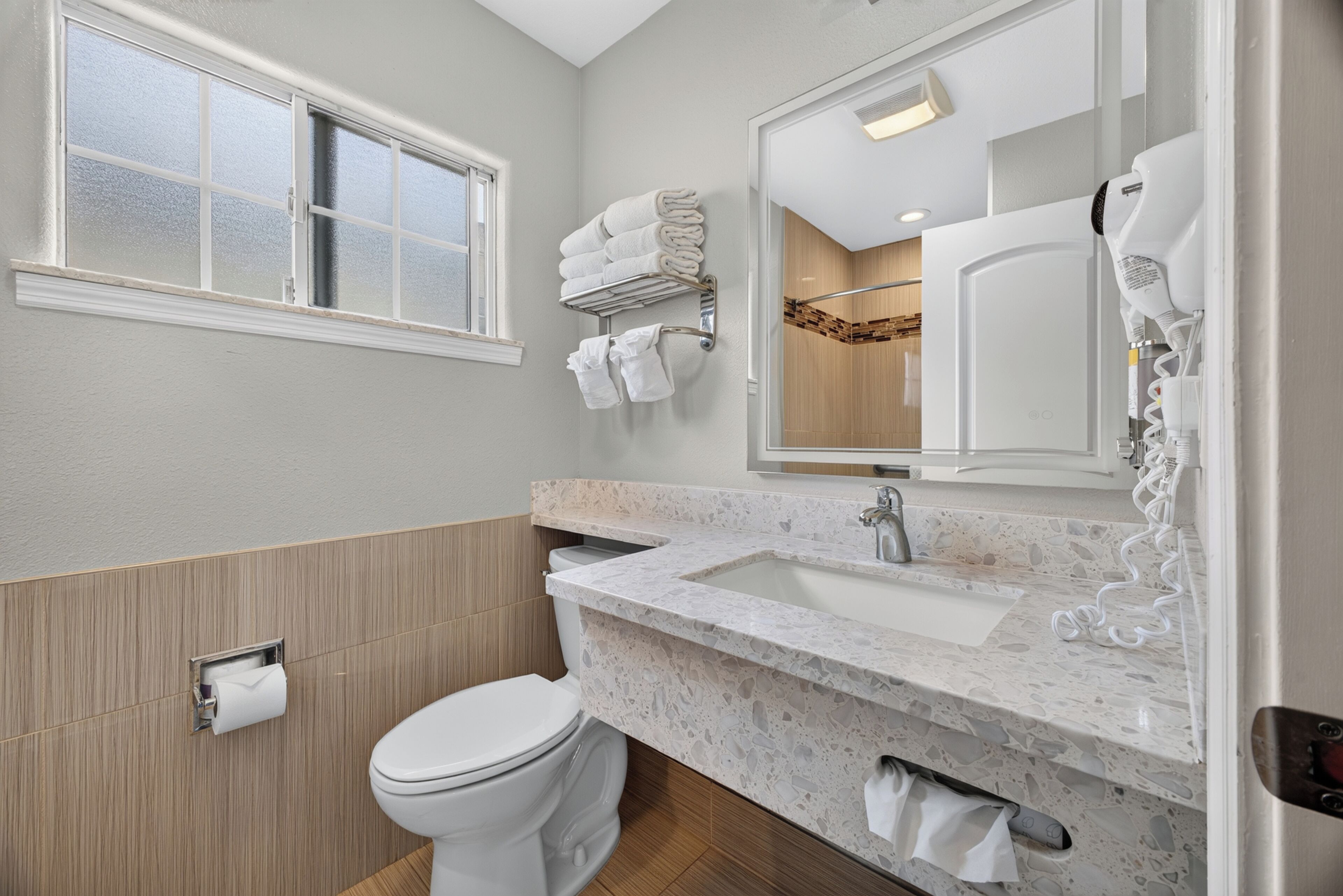 Standard Double Room | Bathroom | Combined shower/tub, hair dryer, towels