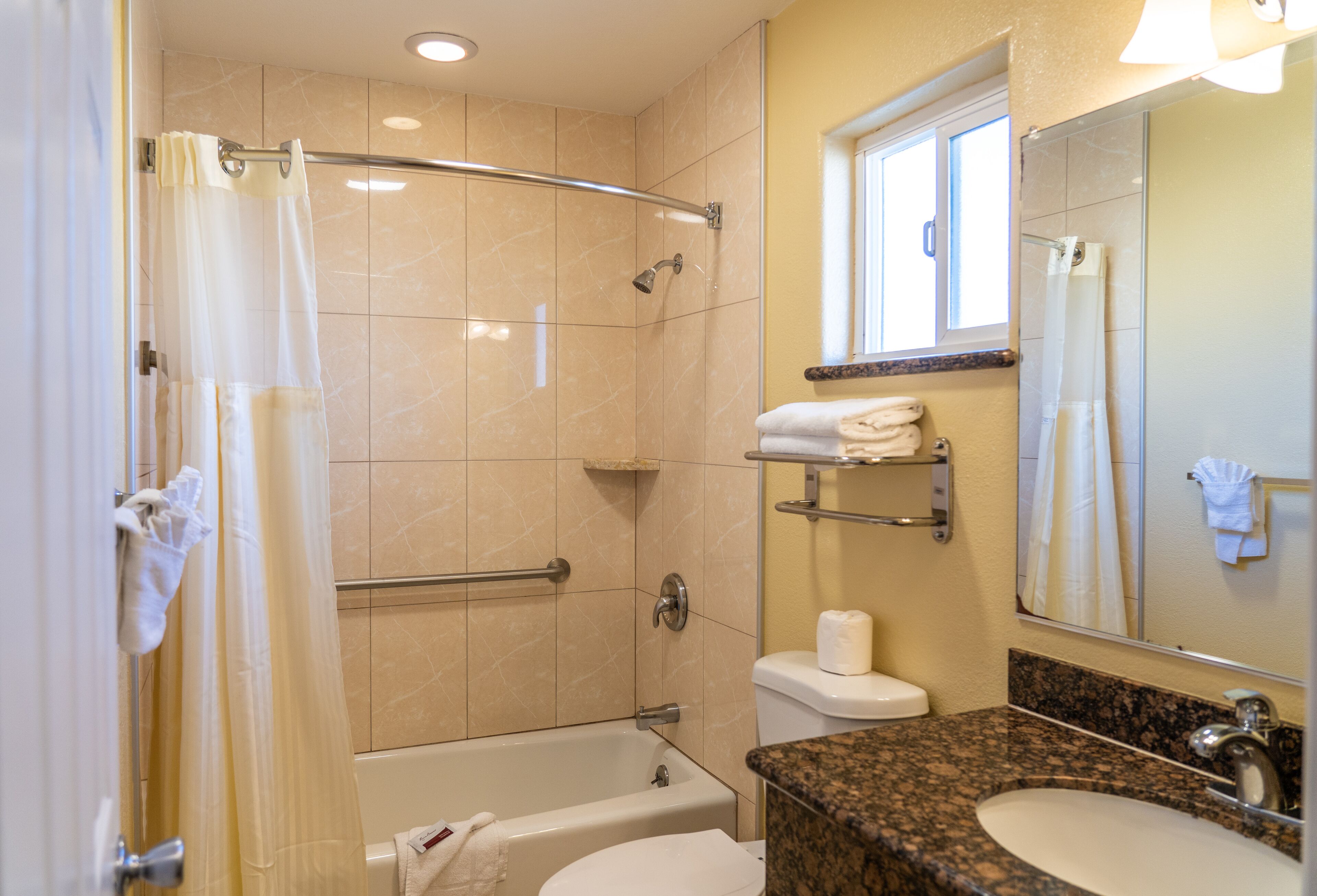 Standard Double Room | Bathroom | Combined shower/tub, hair dryer, towels