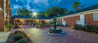 Winton Inn & Suites