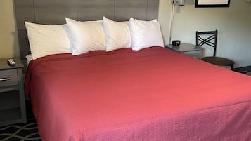 Habitación estándar, 1 cama de matrimonio grande | Colchones con acolchado adicional y decoración individual