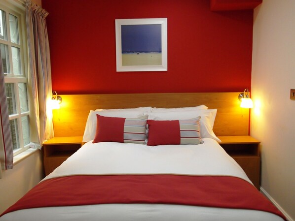 Literie hypoallergénique, coffre-fort, bureau, système d’insonorisation