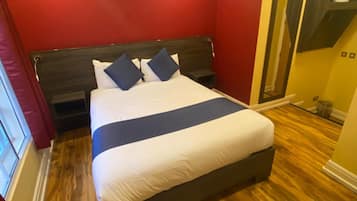 Bộ đồ giường kháng dị ứng, két bảo mật tại phòng, bàn, phòng cách âm