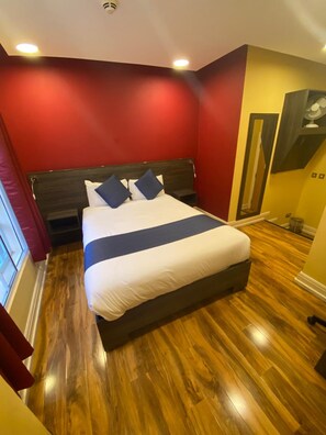 Hypo-allergenic bedding, in-room safe, desk, soundproofing