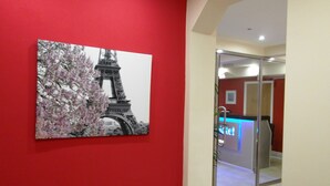 Interior entrance - Le Villé Hotel (Manchester)