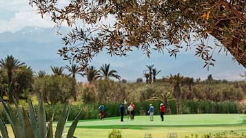 4 restaurants, breakfast, lunch, dinner served; Italian cuisine