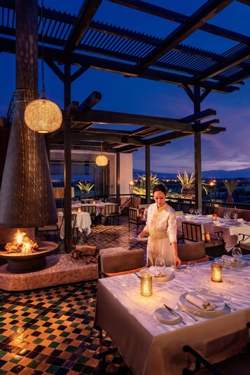 4 restaurants, breakfast, lunch, dinner served; Italian cuisine