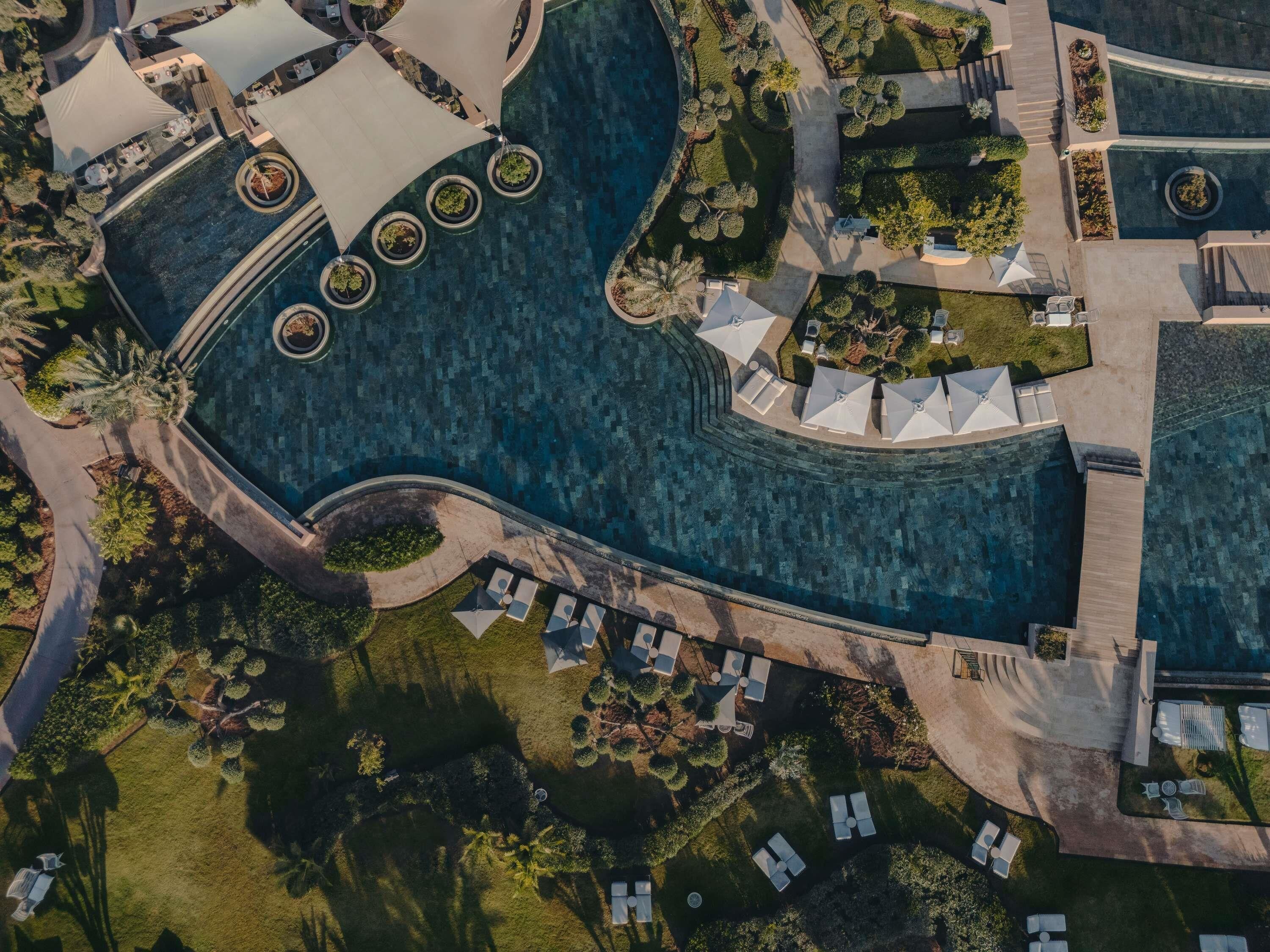 Indoor pool, 4 outdoor pools, pool umbrellas, sun loungers