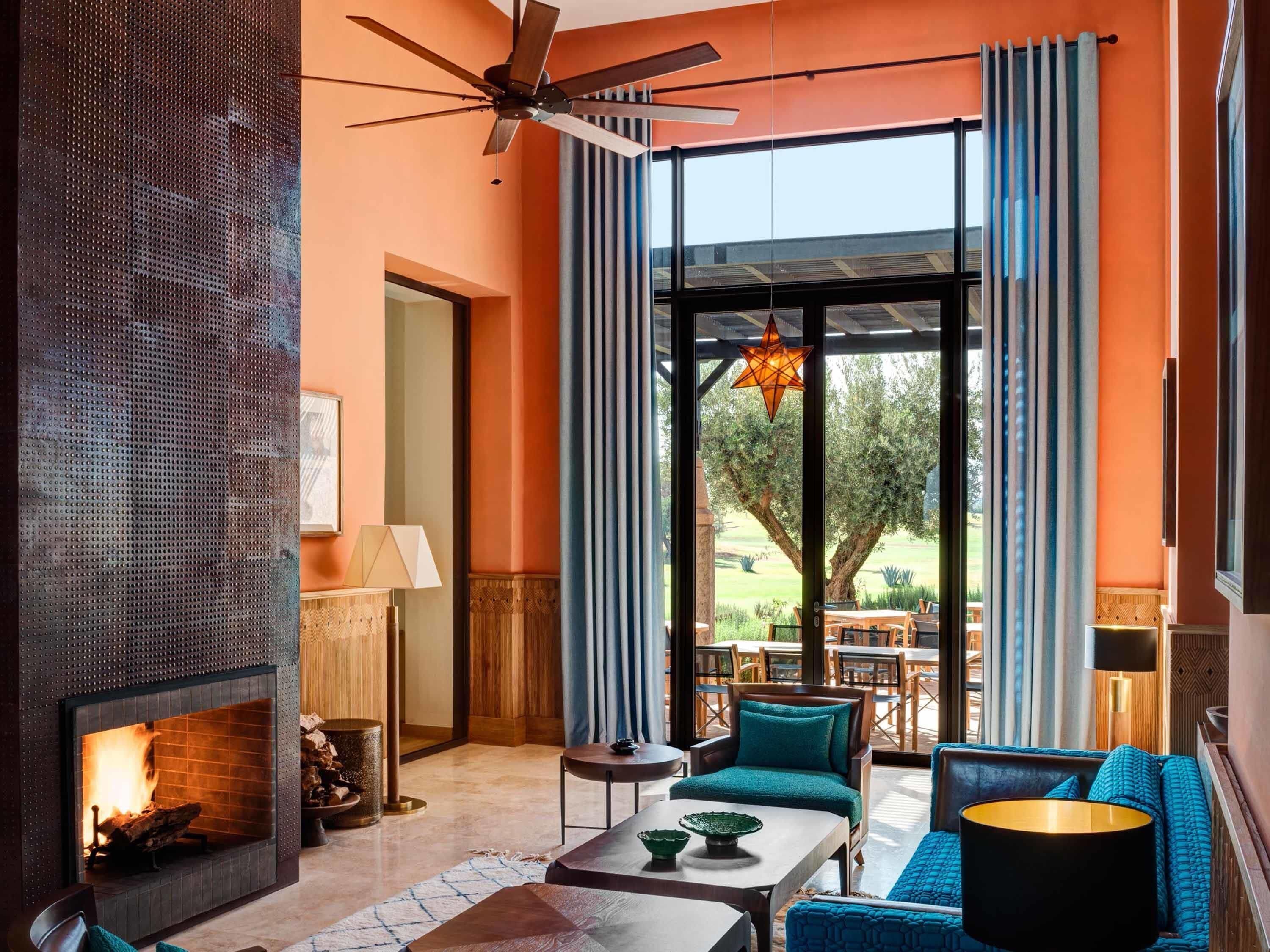 4 restaurantes; se sirven desayunos, almuerzos, cenas y cocina italiana 