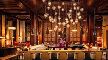 4 restaurants servant le petit déjeuner, le déjeuner et le dßner