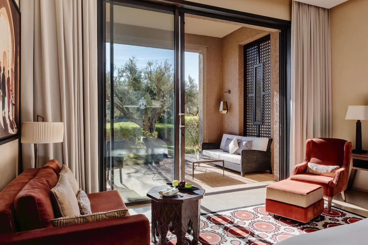 Juniorrum - 1 dubbelsäng - utsikt mot trädgården | 1 sovrum, italienska Frette-lakan och sängtillbehör av högsta kvalitet