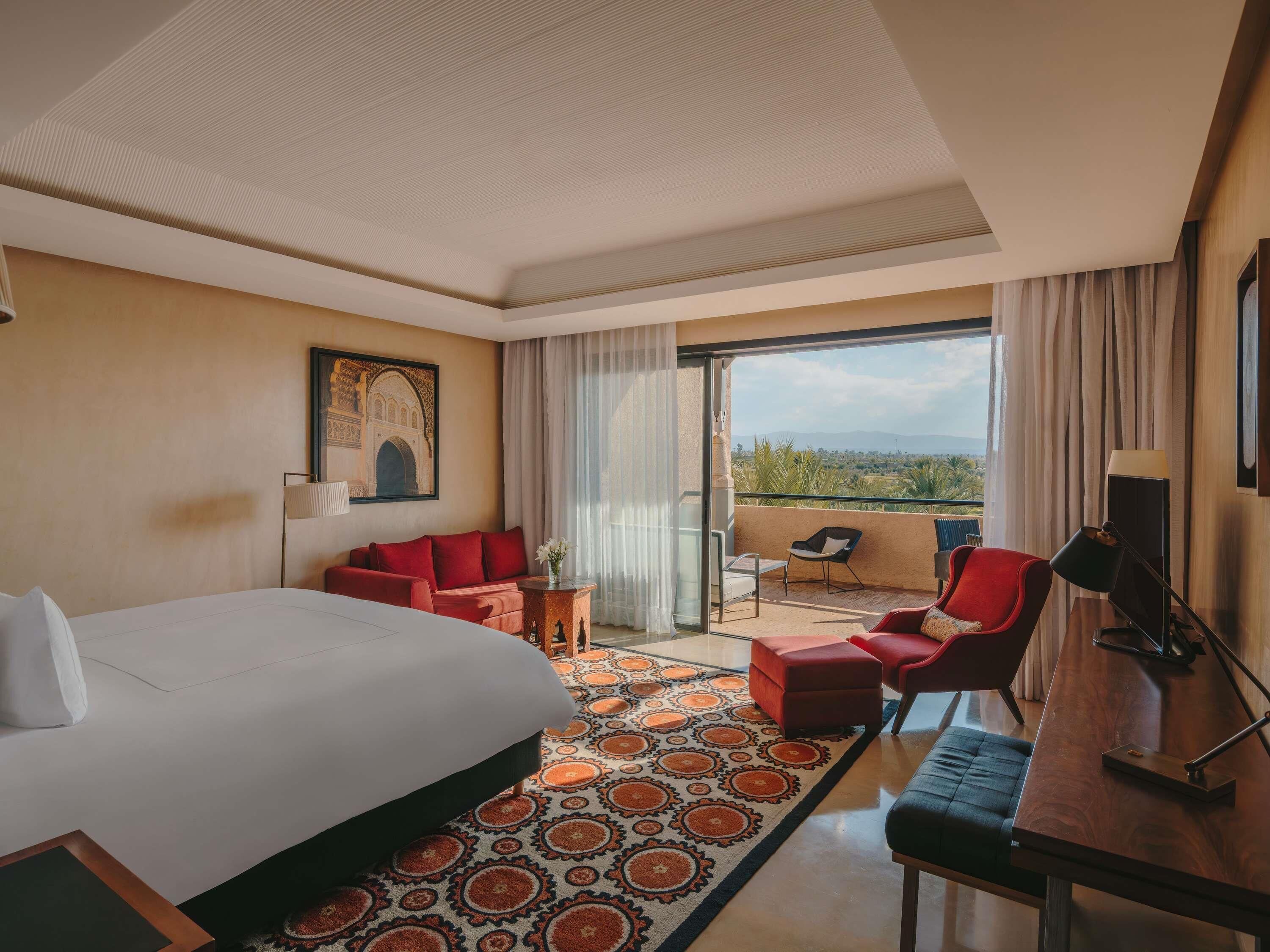Frette Italian sheets, premium bedding, pillowtop beds, in-room safe