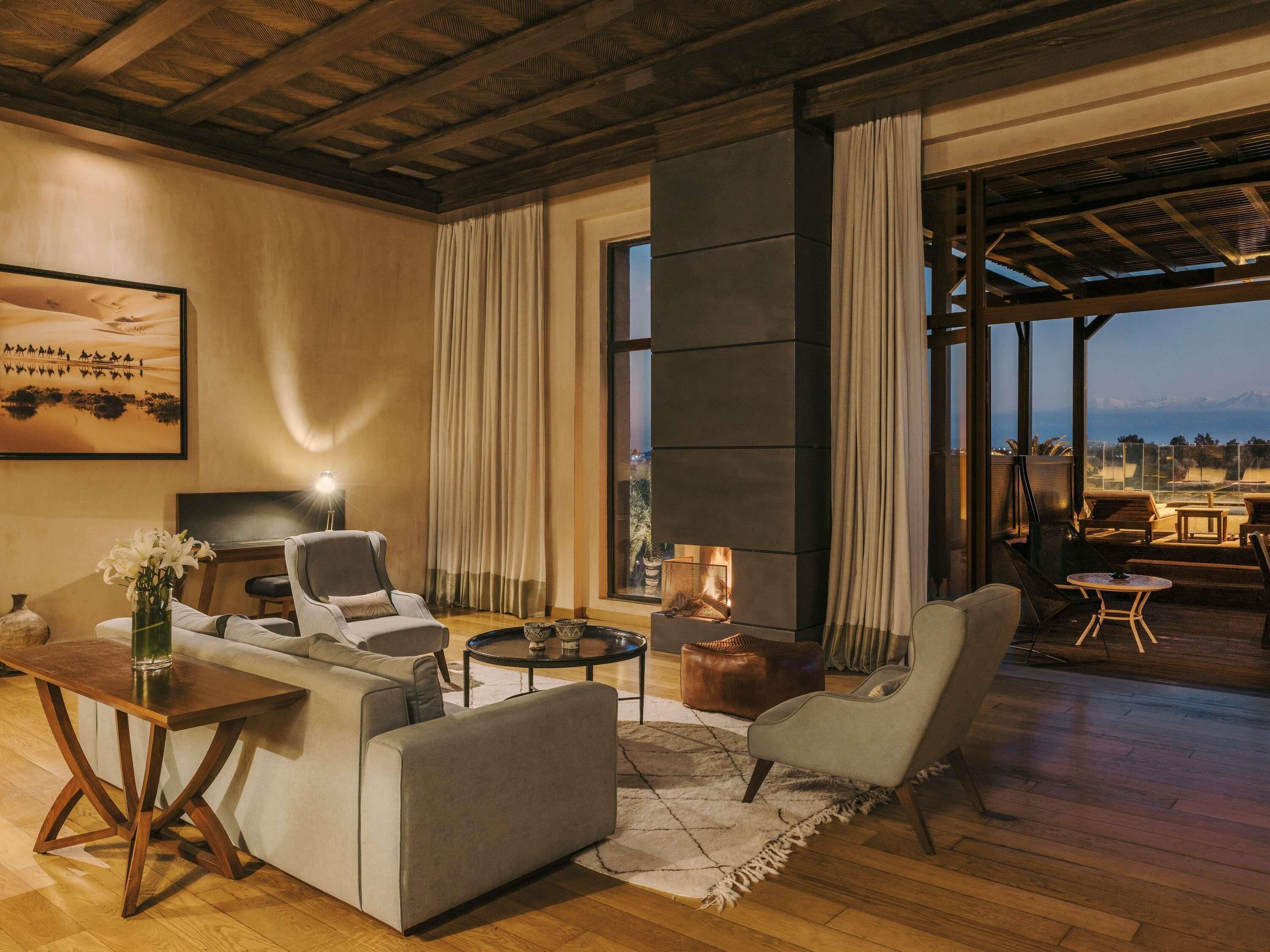 Frette Italian sheets, premium bedding, pillowtop beds, in-room safe