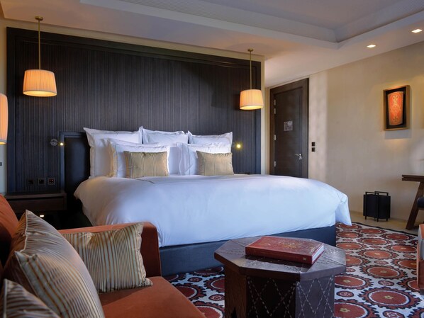 Frette Italian sheets, premium bedding, pillow-top beds, in-room safe - Fairmont Royal Palm Marrakech (Marrakech)