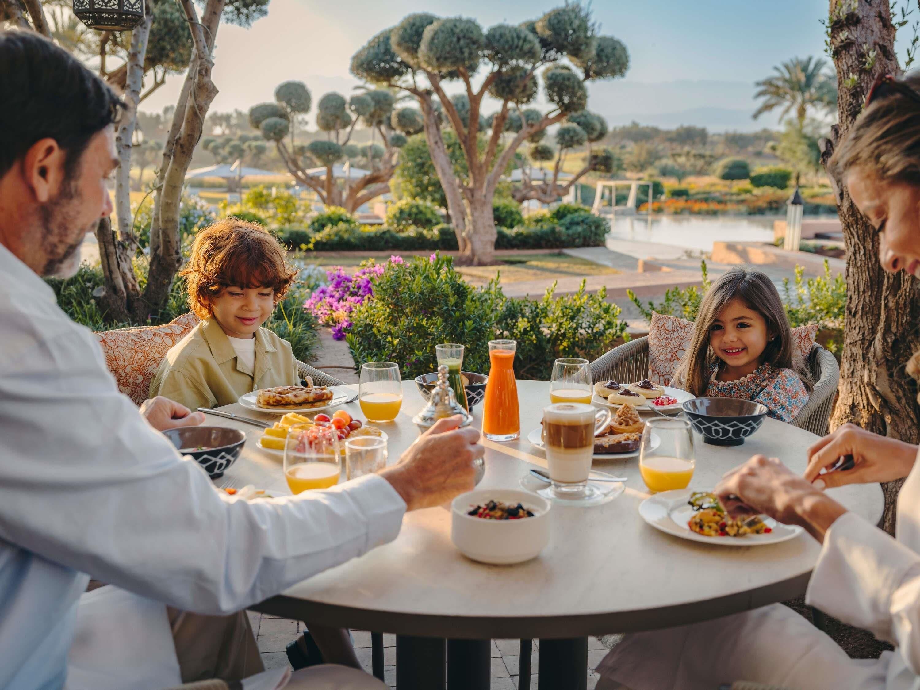 4 restaurants; ze serveren er ontbijt, lunch en diner 