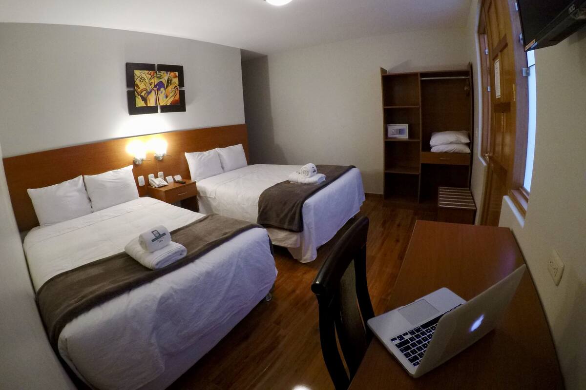 Twin Room | In-room safe, blackout drapes, WiFi (free), bed sheets