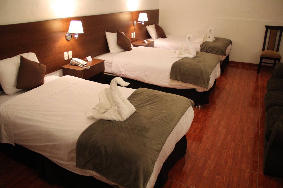 Triple Room | In-room safe, blackout drapes, WiFi (free), bed sheets