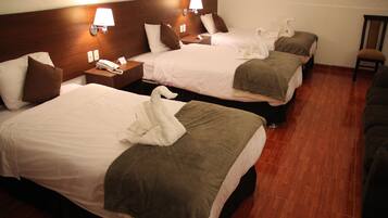 Chambre Triple | Coffres-forts dans les chambres, rideaux occultants, Wi-Fi gratuit