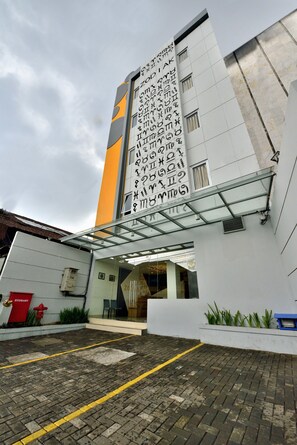 Exterior - Zodiak Kebonjati by KAGUM Hotels (Bandung)