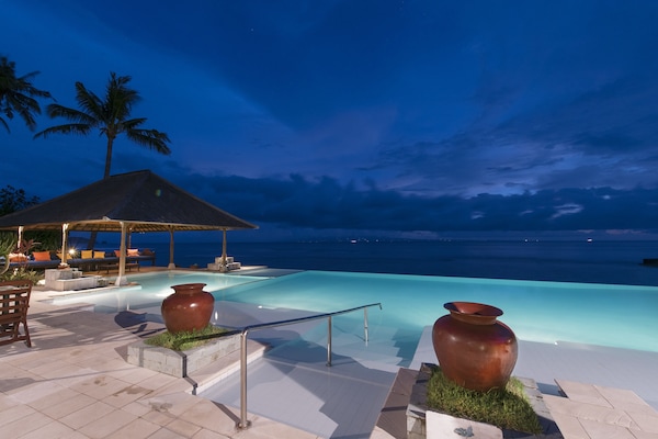 2 udendørs pools, åben fra kl. 07.30 til kl. 21.00, gratis hytter