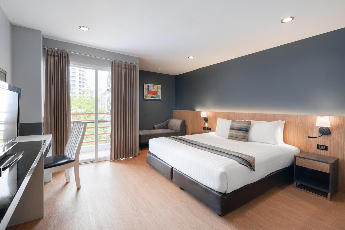 In-room safe, desk, blackout curtains, soundproofing