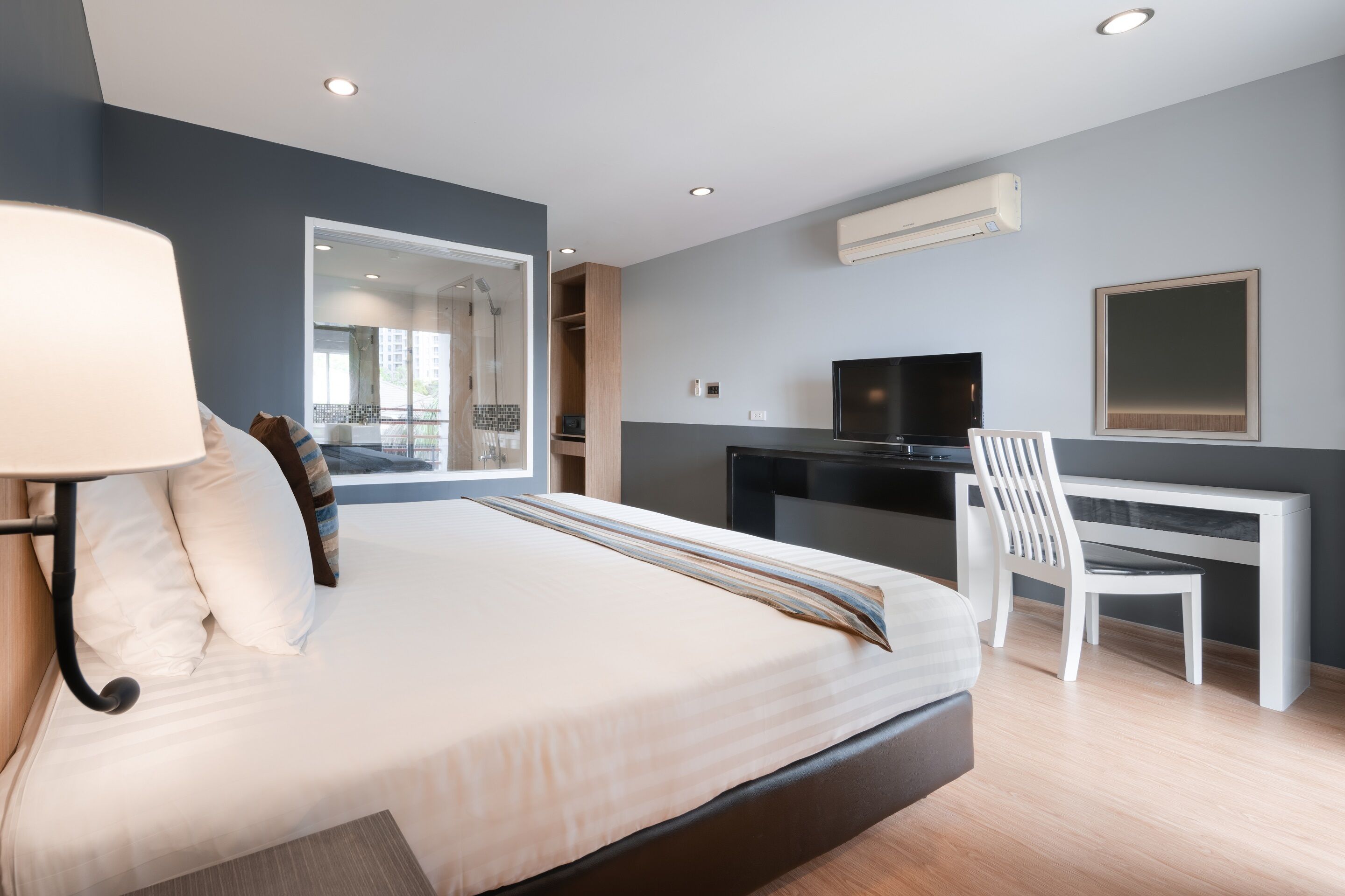 Suite, 1 Bedroom | In-room safe, desk, blackout drapes, soundproofing