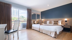 A hotel room with a large bed, a desk, and a chair. There is a balcony with a view of buildings and trees. - iCheck Inn Residences Sathorn (Bangkok)