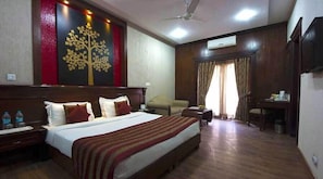 1 bedroom, premium bedding, minibar, desk - Siris 18 (Gurugram)