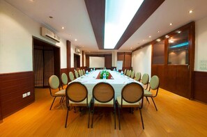 Colazione a buffet a pagamento, servita tutte le mattine 