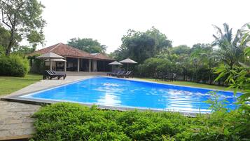 Outdoor pool, pool umbrellas, sun loungers
