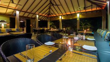 Breakfast, lunch, dinner served; local cuisine, ocean views