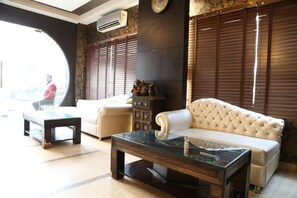 Reception - Hotel Blue Pearl (New Delhi)