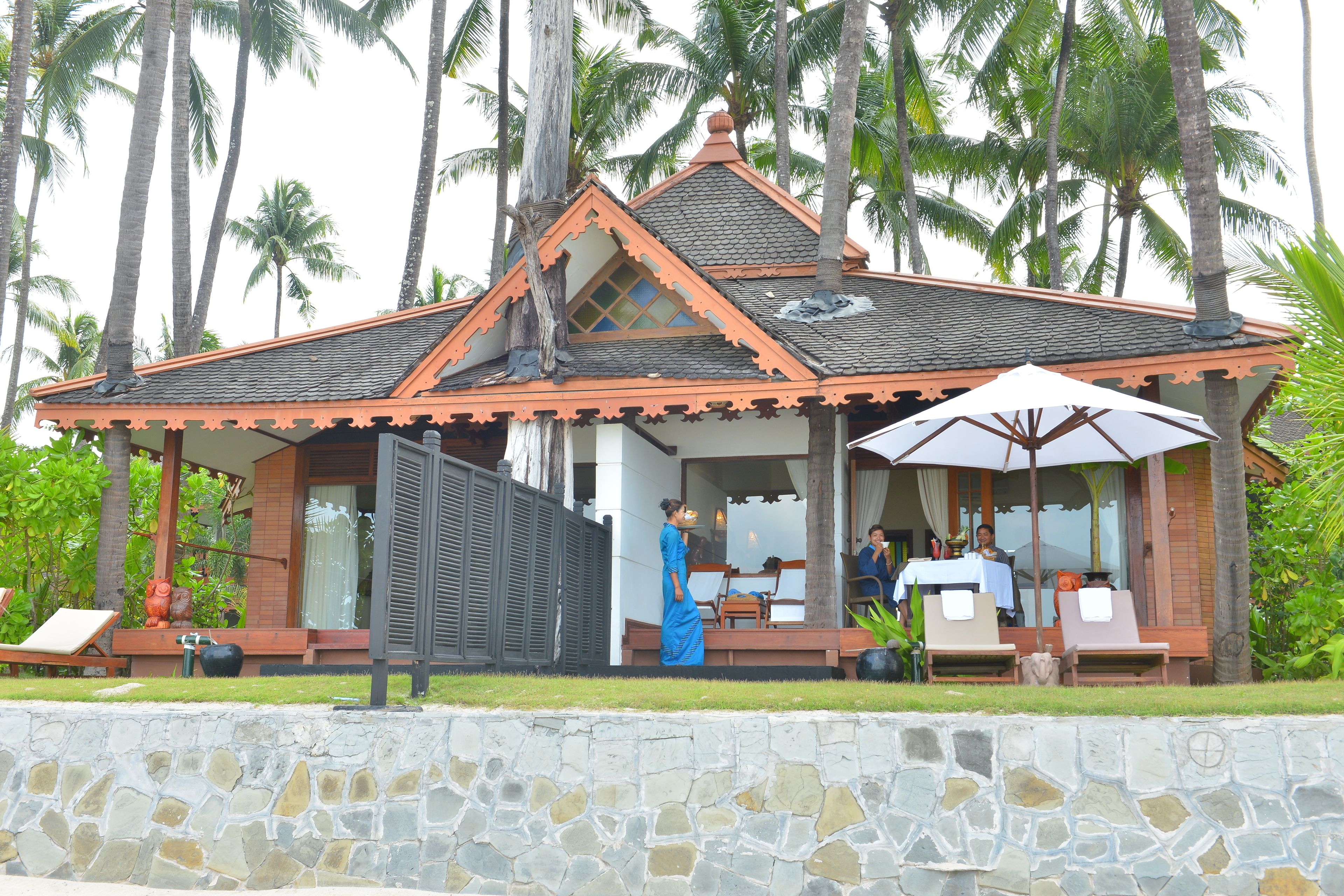beach front suite | minibar, in-room safe, desk, blackout curtains