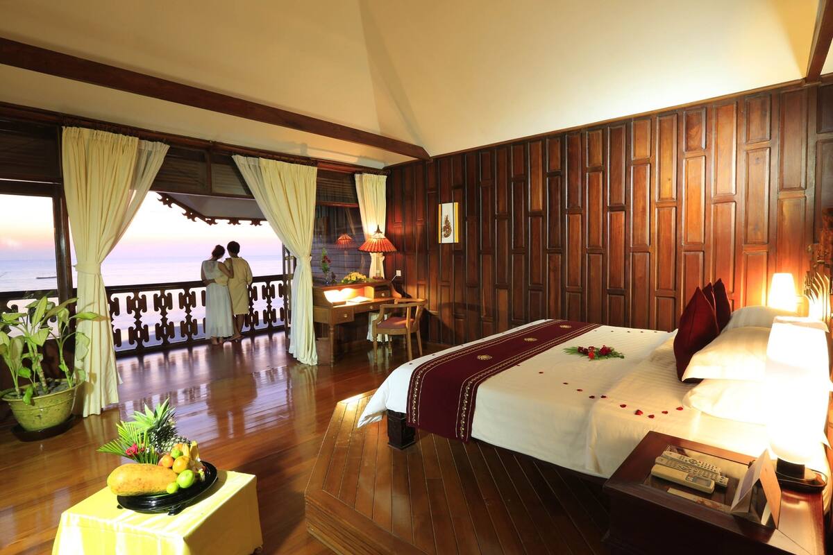 amazing suite villa | minibar, in-room safe, desk, blackout curtains