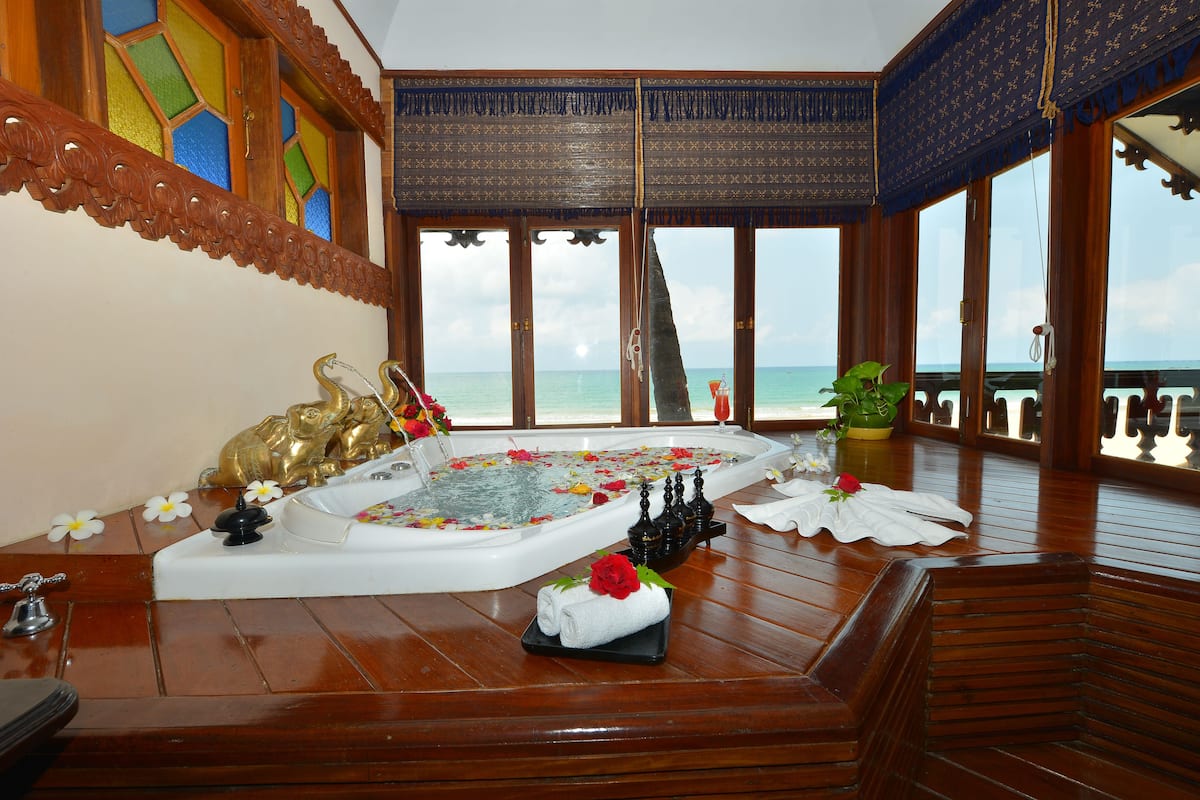 amazing suite villa | bathroom | shower, free toiletries, hair dryer, bathrobes