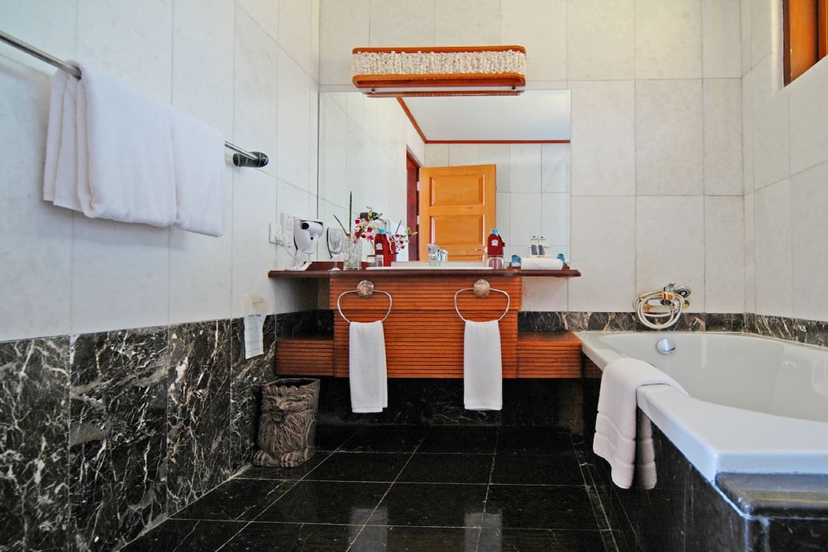 Suite, en front de plage | Salle de bain