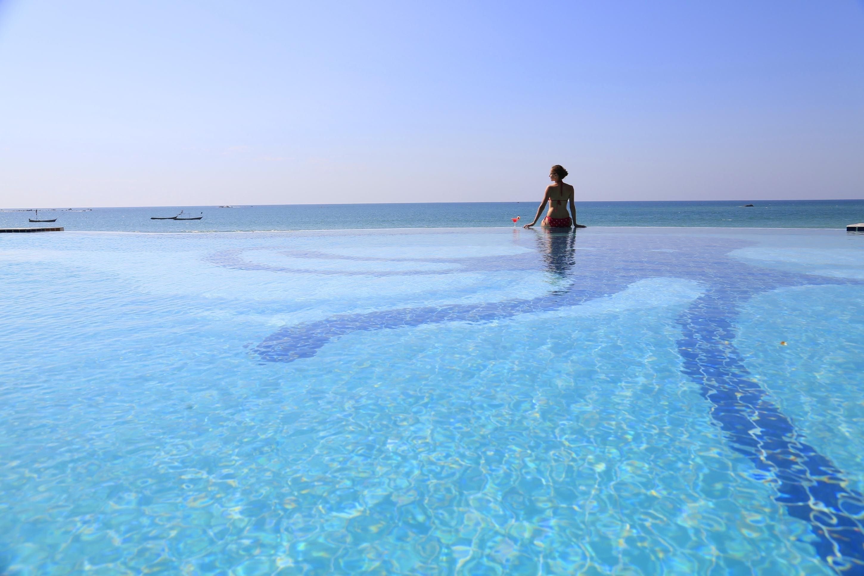 outdoor pool, pool umbrellas, pool loungers