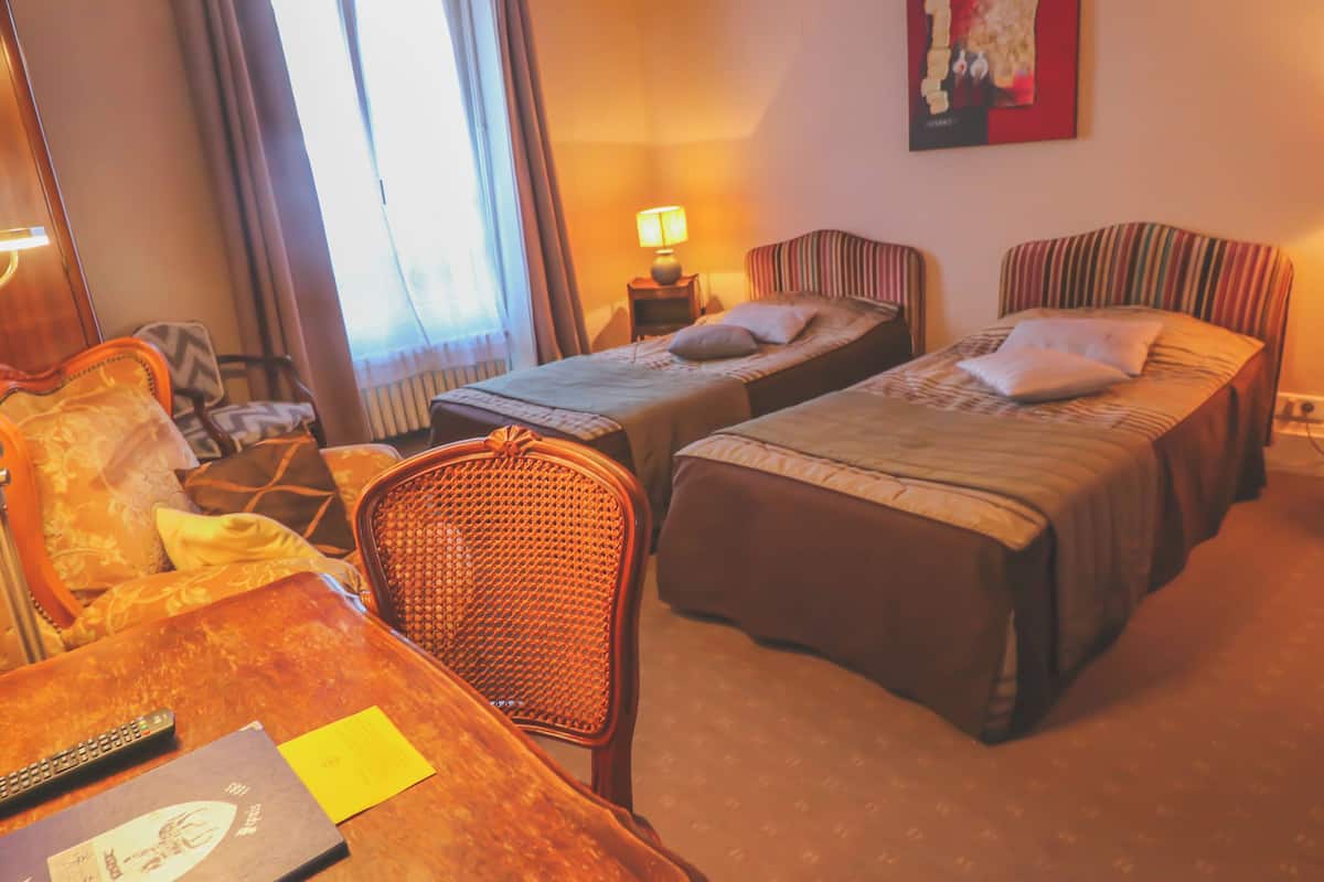 Standard Twin Room | Desk, blackout curtains, soundproofing, iron/ironing board