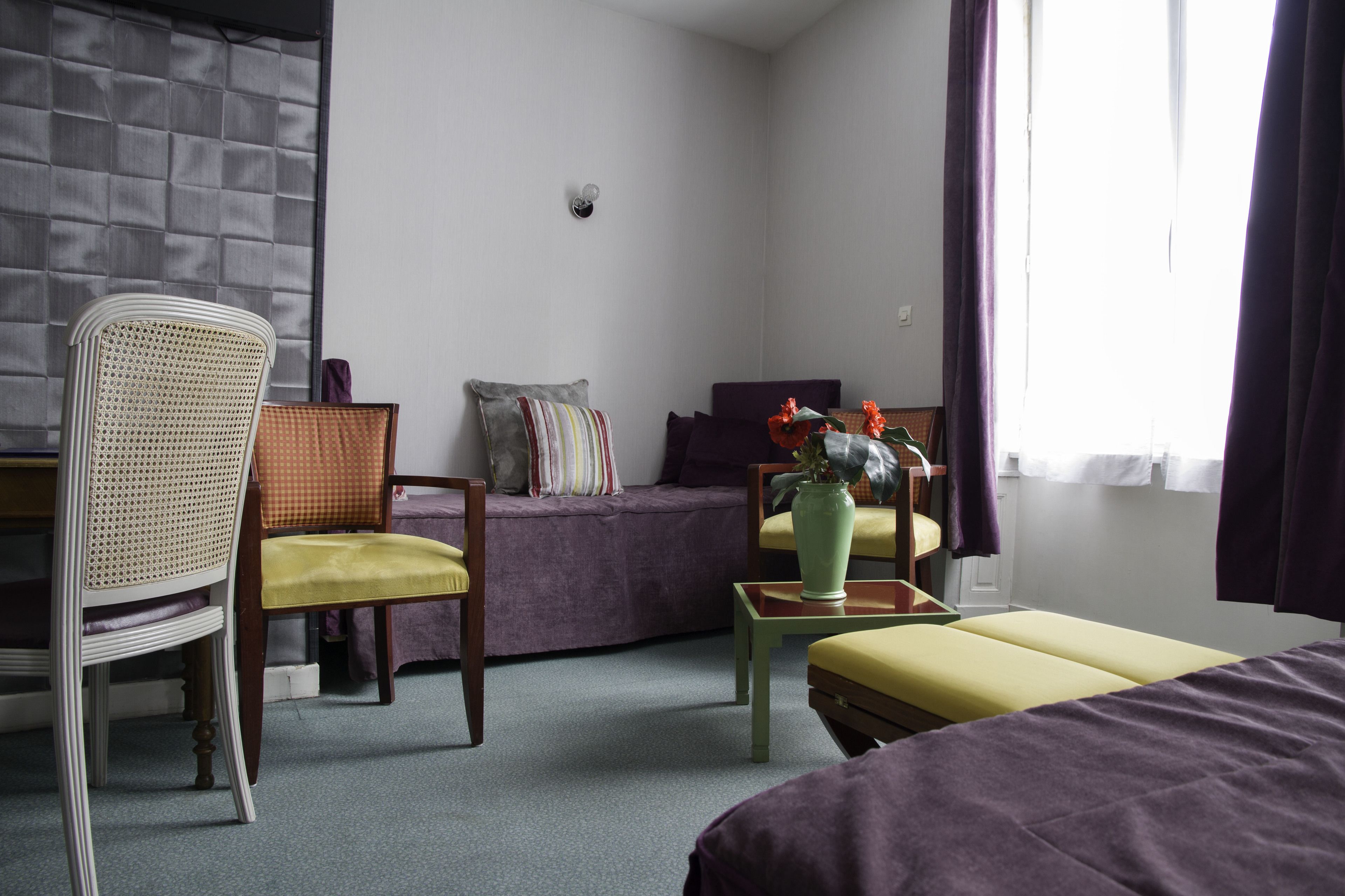 Bureau, rideaux occultants, chambres insonorisées