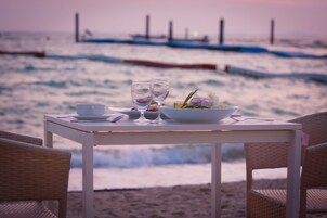 Breakfast, lunch, dinner served; Thai cuisine 