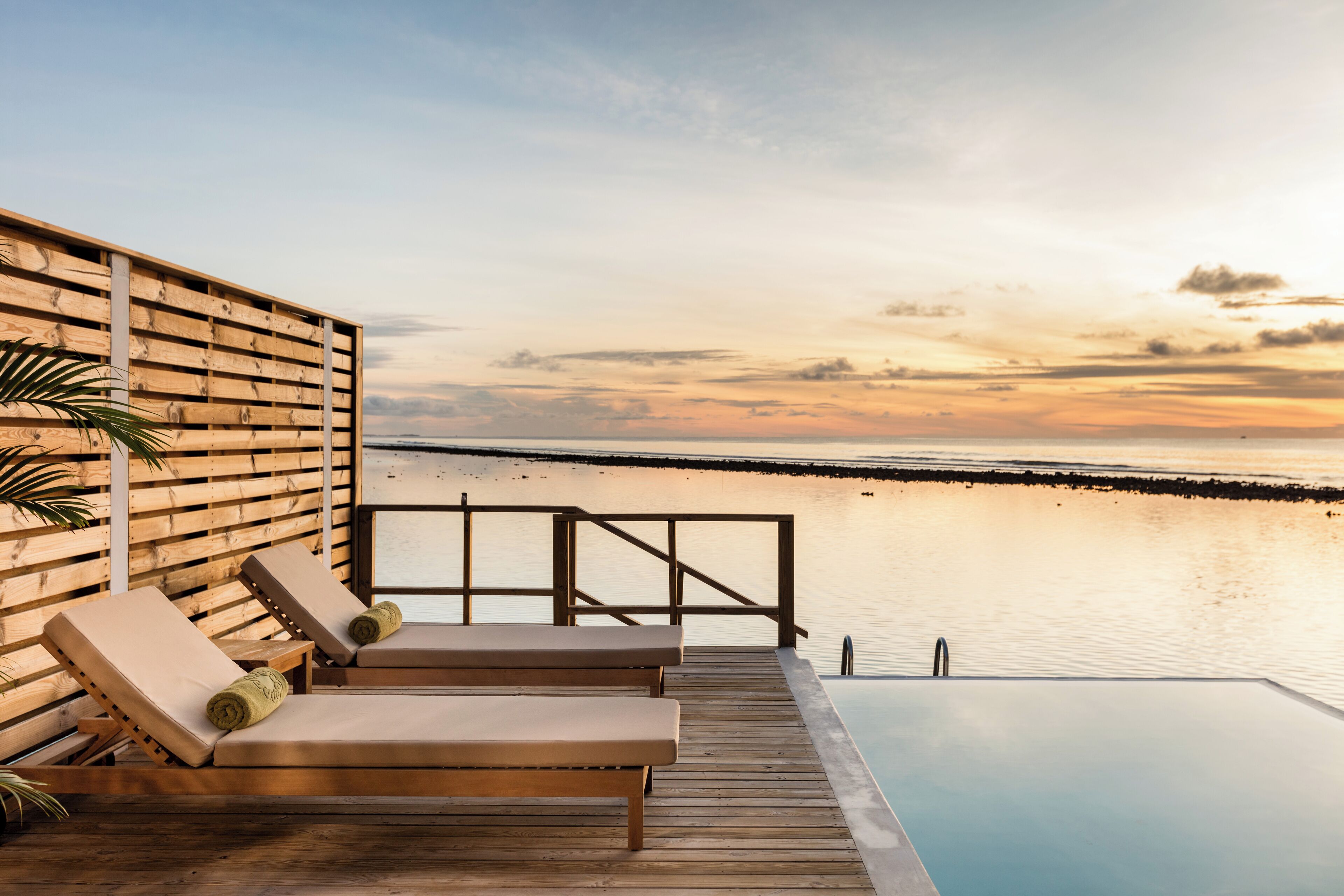 Grand Water Villa with Pool | Teras/patio