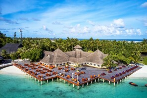 9 restaurants; breakfast, lunch and dinner served  - Sun Siyam Olhuveli (Olhuveli)