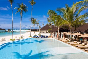 3 outdoor pools, sun loungers