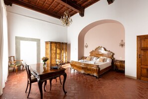 Apartamento luxo | Cofres nos quartos, individualmente mobiliados, quartos à prova de som