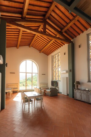 Villa, 2 habitaciones | Caja de seguridad en la habitación, muebles diferentes y insonorización 