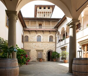 Exterior - Castello Vicchiomaggio (Greve in Chianti)