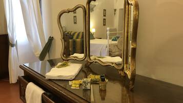 Superior-Apartment | Zimmersafe, individuell eingerichtet, schallisolierte Zimmer