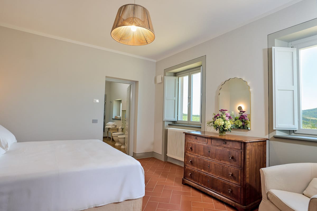Villa, 5 Schlafzimmer | Zimmersafe, individuell eingerichtet, schallisolierte Zimmer