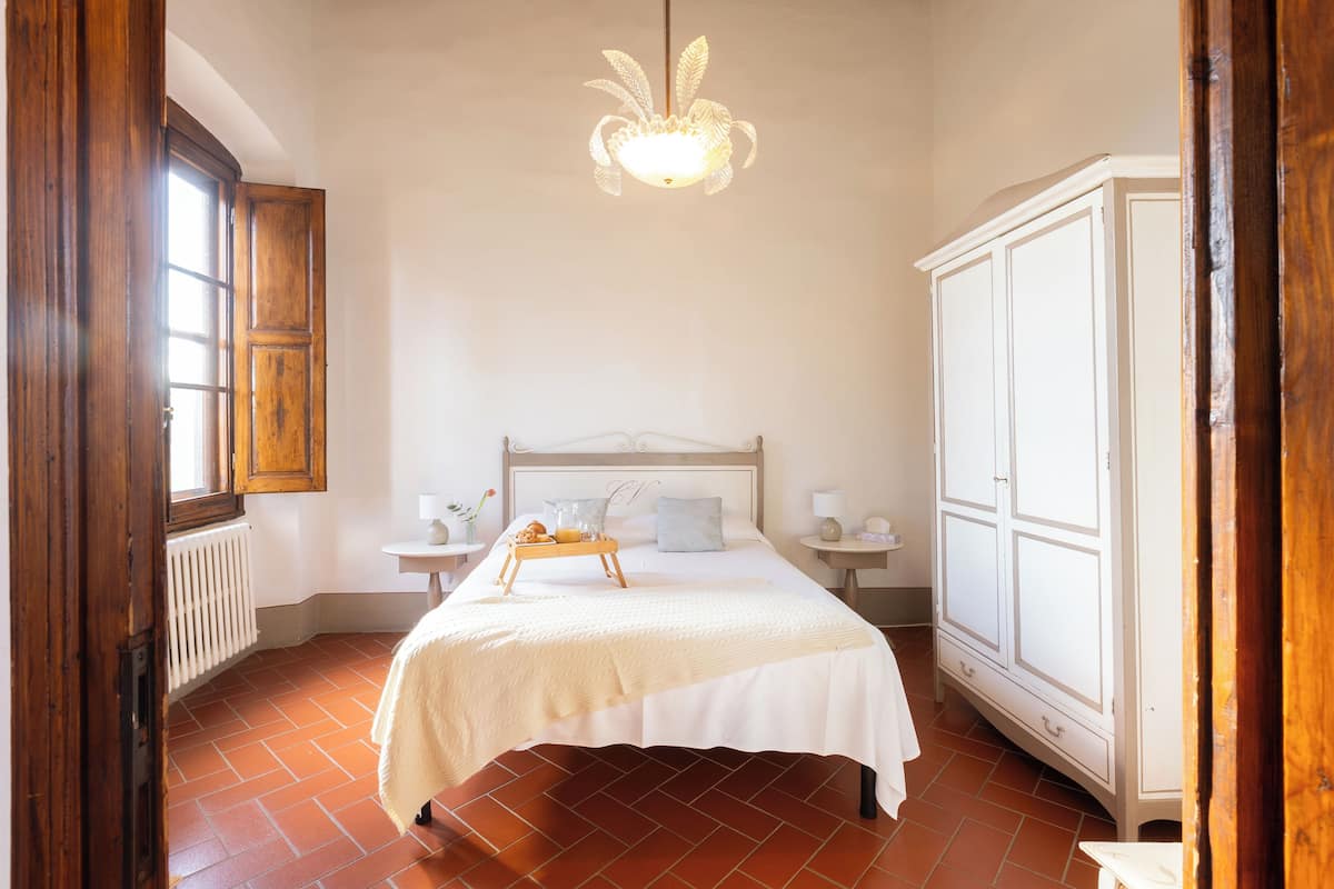 Classic Apartment | In-room safe, individually furnished, soundproofing, free WiFi