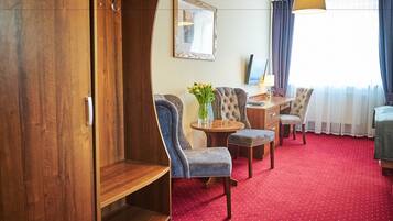 Habitación estándar doble | Ropa de cama de alta calidad, edredones de plumas, caja fuerte